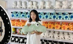 走进车间亲自上手赶起工来