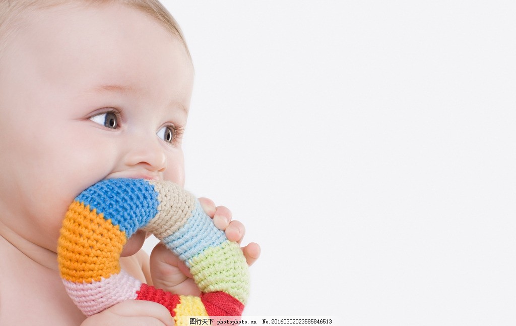 看起来与持真枪无异