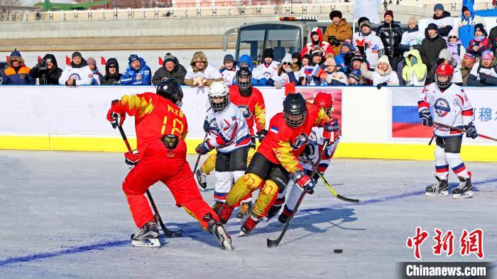 2023年中俄界江黑龙江国际冰球友谊赛开赛：江边