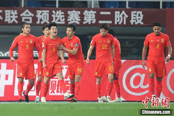 国足在4-1击败新加坡后，六月对泰国的生死战该