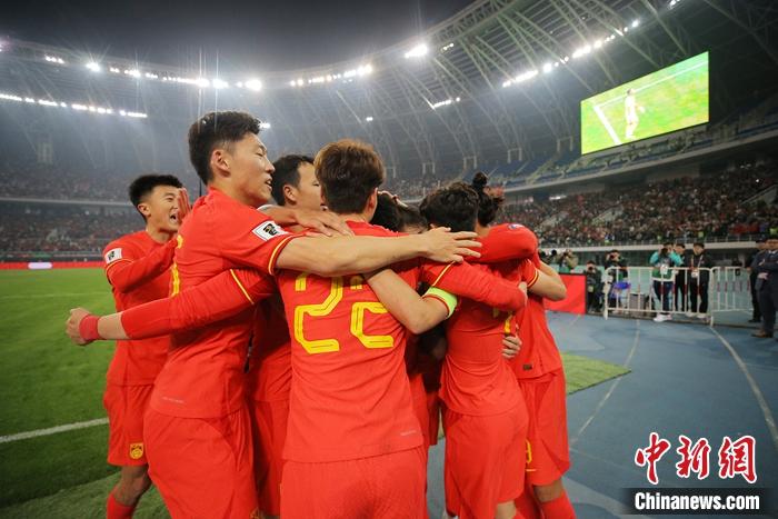 国足在4-1击败新加坡后，六月对泰国的生死战该