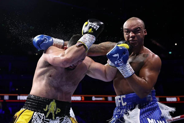 42岁张志磊复出战杜布瓦，拳坛巅峰对决引期待