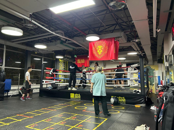 42岁张志磊复出战杜布瓦，拳坛巅峰对决引期待