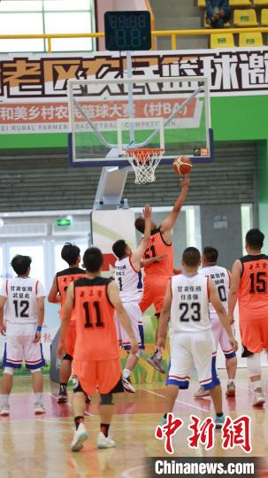 陕甘宁蒙革命老区农民篮球邀请赛首战激烈对抗